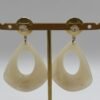 Boucles d'oreilles Gabrielle beige vue de dos