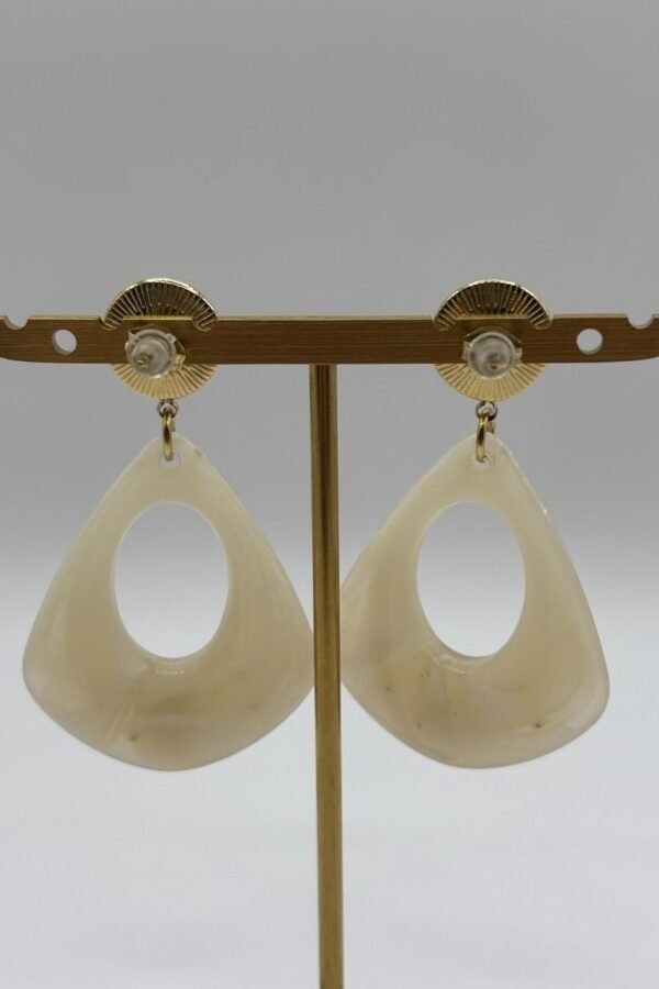Boucles d'oreilles Gabrielle beige vue de dos