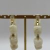 Boucles d'oreilles Nadia nacré vue de dos Boucles d'oreilles Nadia nacré vue de dos