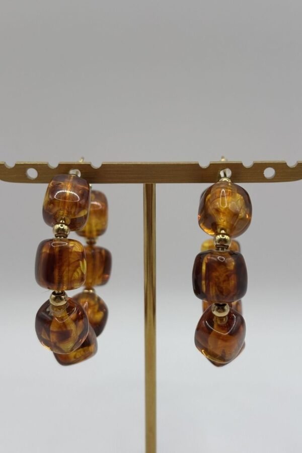 Boucles d'oreilles Nadia ambre vue de face Boucles d'oreilles Nadia ambre vue de face