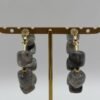Boucles d'oreilles Nadia gris vue de dos Boucles d'oreilles Nadia gris vue de dos