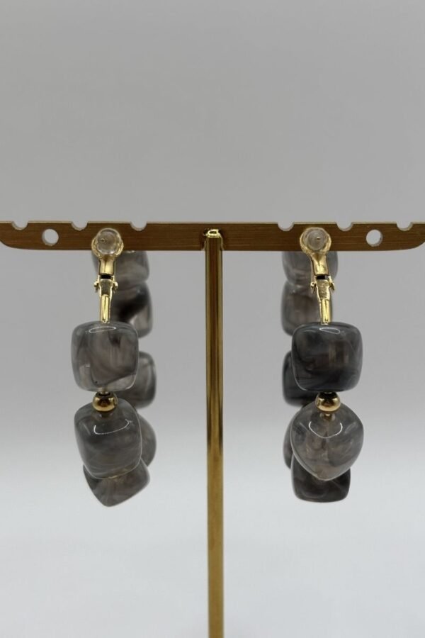 Boucles d'oreilles Nadia gris vue de dos Boucles d'oreilles Nadia gris vue de dos