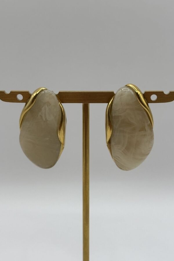 Boucles d'oreilles Maria beige vue de face