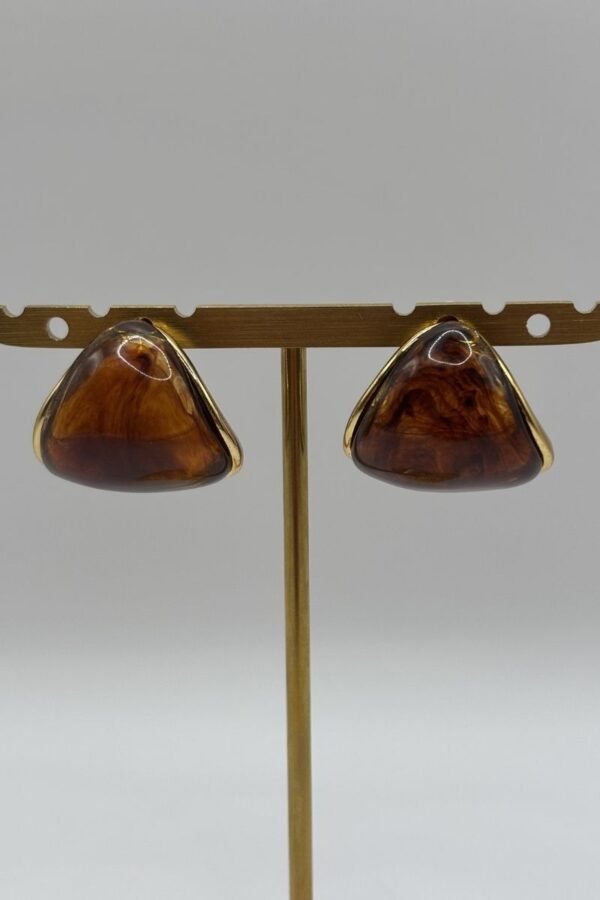 Boucles d'oreilles Noa ambre vue de face Boucles d'oreilles Noa ambre vue de face