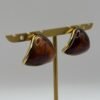 Boucles d'oreilles Noa ambre vue de côté Boucles d'oreilles Noa ambre vue de côté