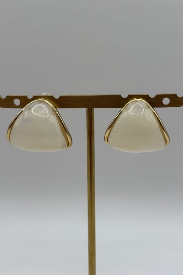Boucles d'oreilles Noa beige vue de face Boucles d'oreilles Noa beige vue de face