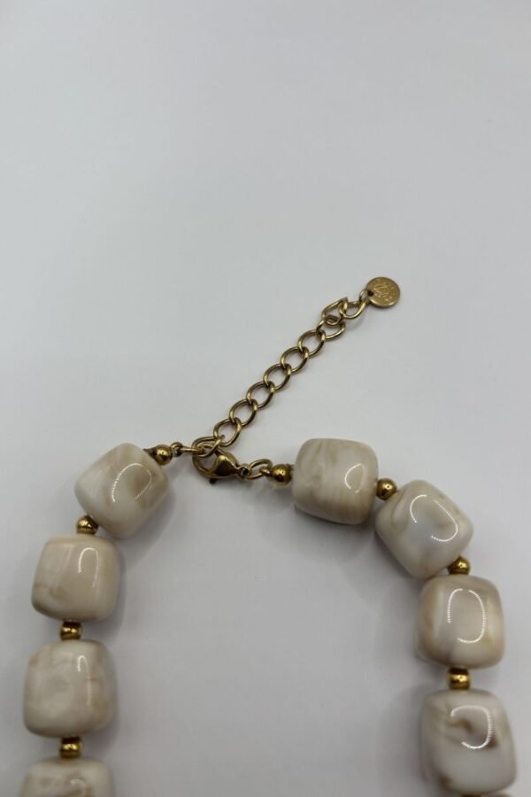 Collier Nadia beige fermeture