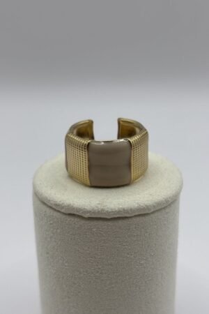 Bague Chiara beige grand modèle vue de face Bague Chiara beige grand modèle vue de face