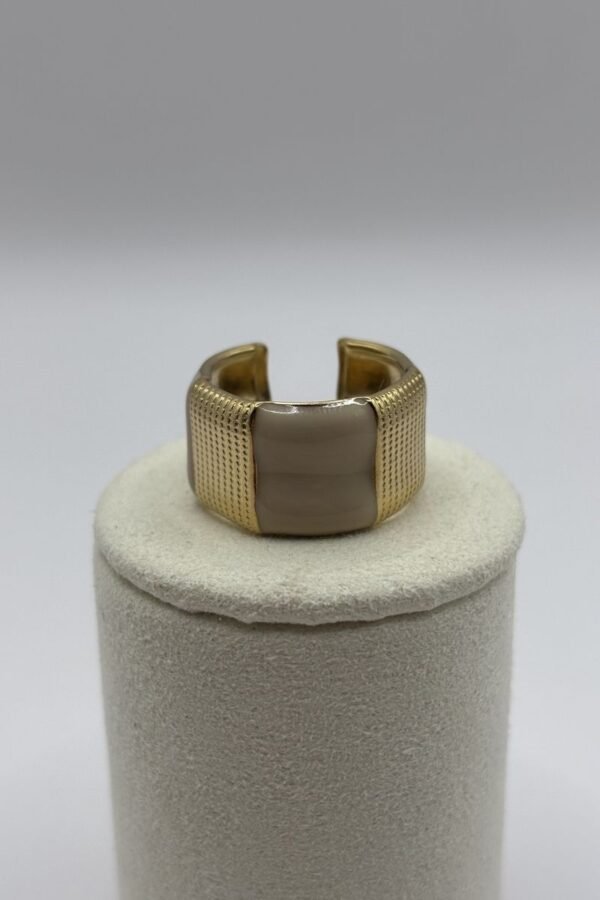 Bague Chiara beige grand modèle vue de face Bague Chiara beige grand modèle vue de face