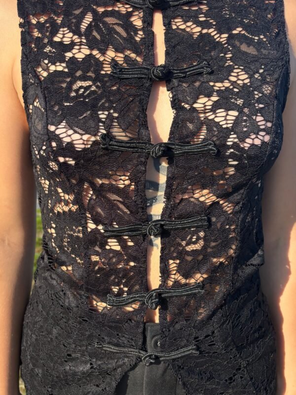 Zoom détails top nora noir