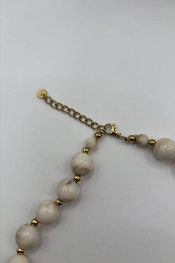 Collier Brigitte beige fermeture Collier Brigitte beige fermeture