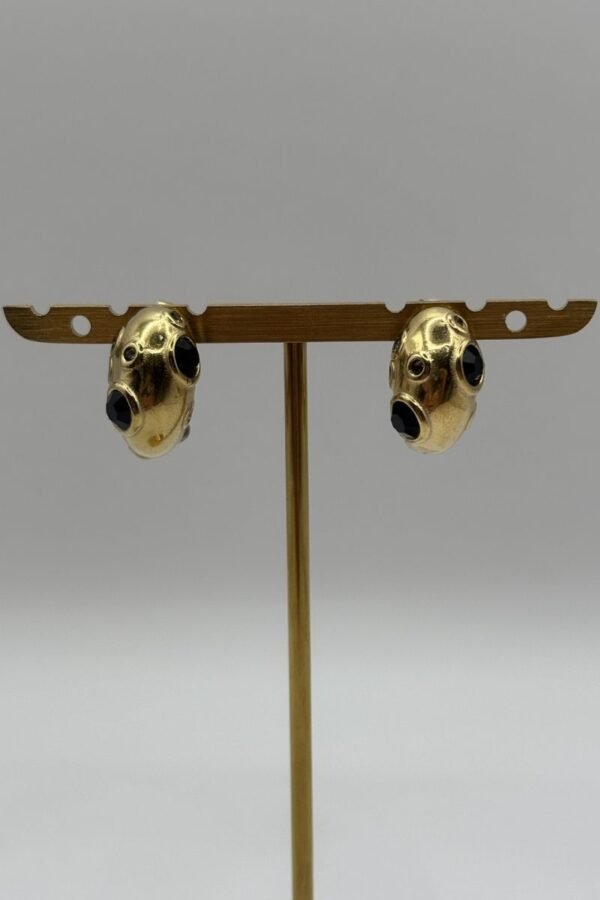 Boucles d'oreilles Anna noir vue de face Boucles d'oreilles Anna noir vue de face