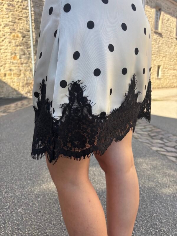 Détails dentelle robe Alizée Détails dentelle robe Alizée