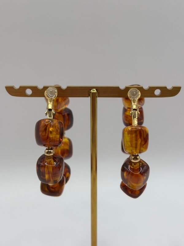 Boucles d'oreilles Nadia ambre vue de dos Boucles d'oreilles Nadia ambre vue de dos