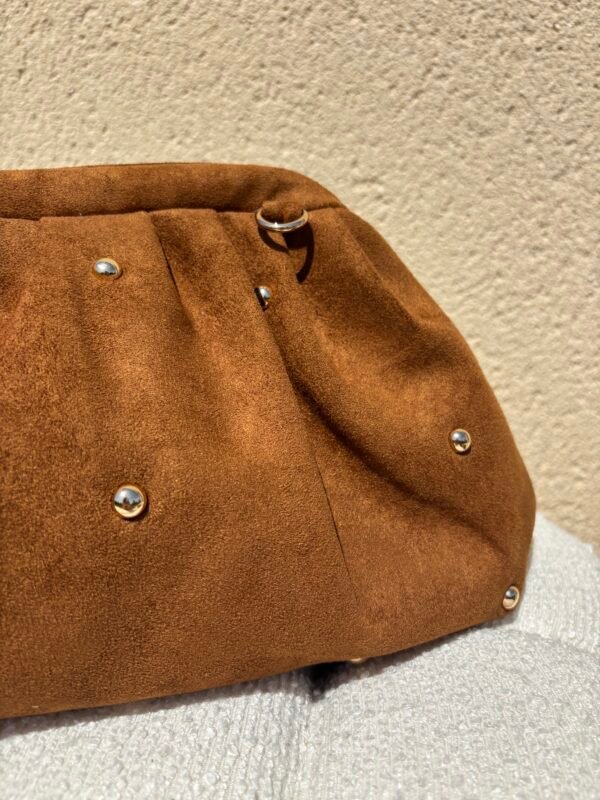 Zoom pochette Isaline camel