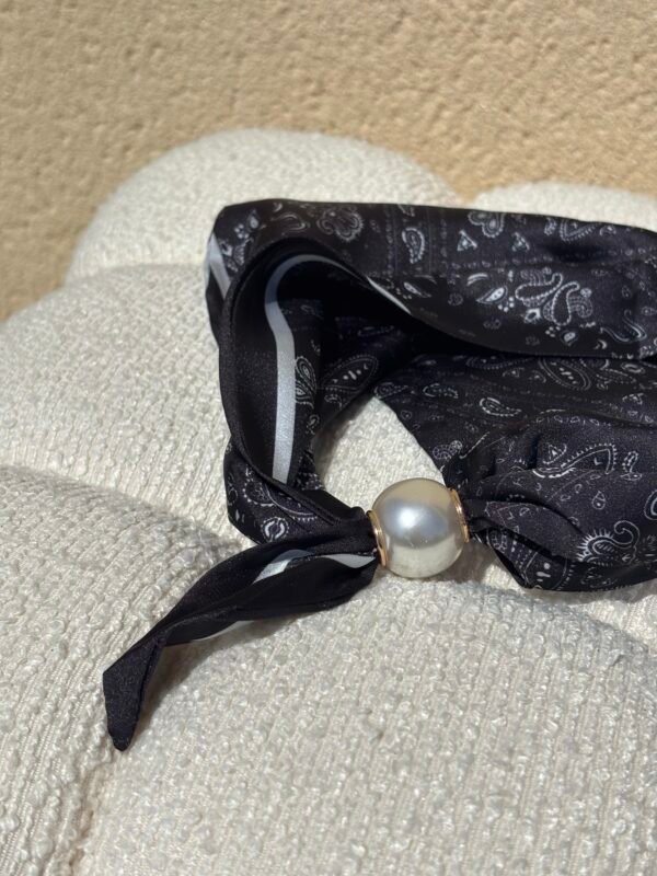 Foulard bandana noir détails Foulard bandana noir détails