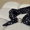Foulard bandana pois noir détails