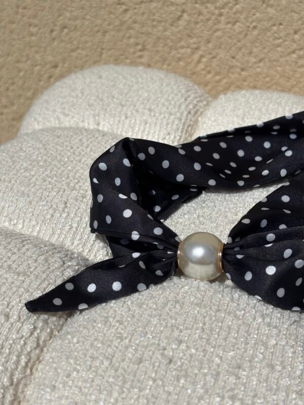 Foulard bandana pois noir détails