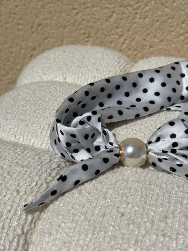 Foulard bandana pois blanc détails