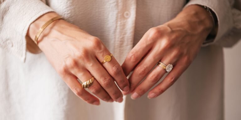 Bannière article de blog les bijoux minimalistes